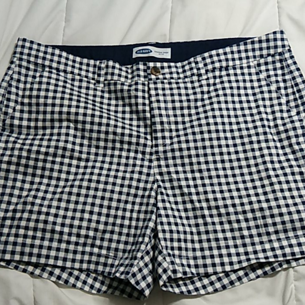 Old Navy mid rise everyday short